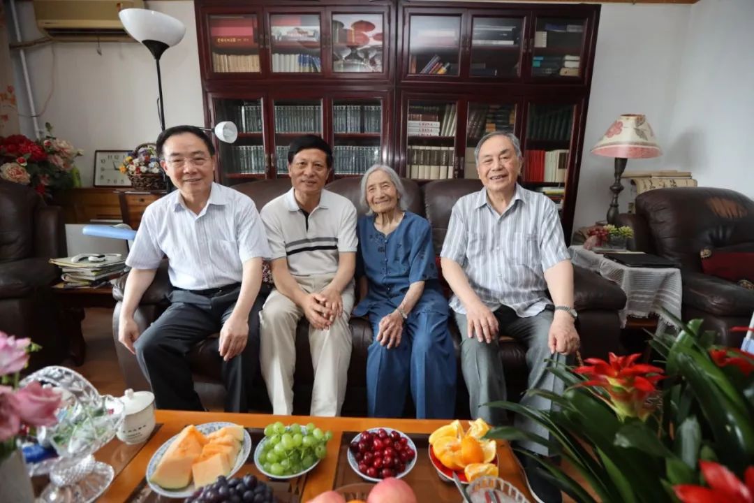 谢伏瞻看望汝信及夫人夏森