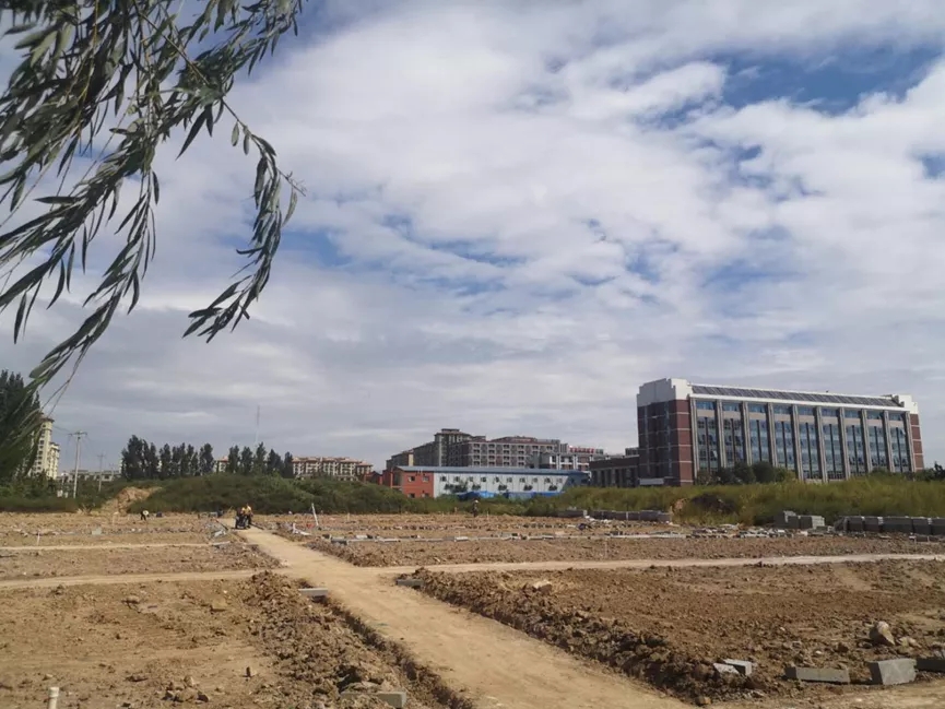 学校领导送去教师节问候,检查开学准备工作19.jpg 学校领导送去教师节问候,检查开学准备工作19.jpg