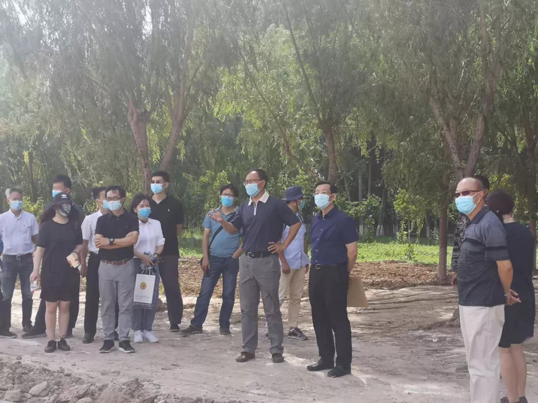 学校领导送去教师节问候,检查开学准备工作18.jpg 学校领导送去教师节问候,检查开学准备工作18.jpg
